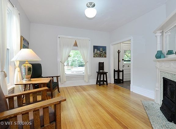 3rd image of 1029 Ashland Ave