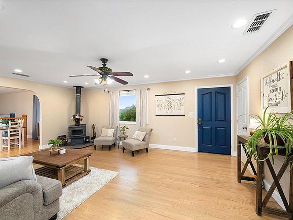 3rd image of 4371 Luneman Rd