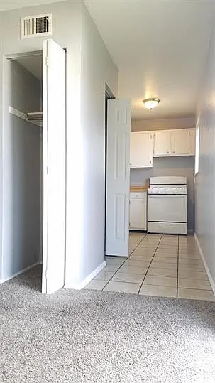 2677 Shoreland Avenue — Photo 4