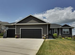 128 Eagle Ridge Dr, Waverly, IA 50677