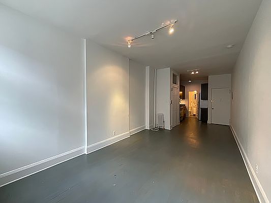 3rd image of 186 E 2nd St APT 9