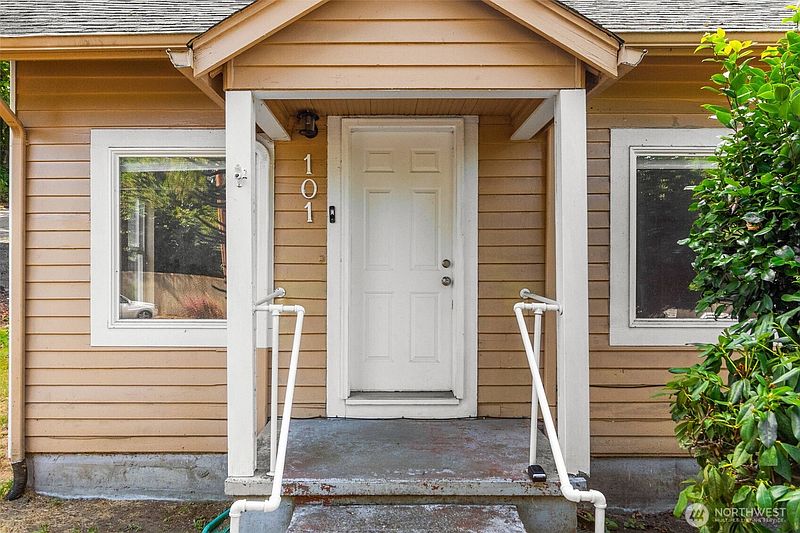 3rd image of 101 2nd Avenue SW