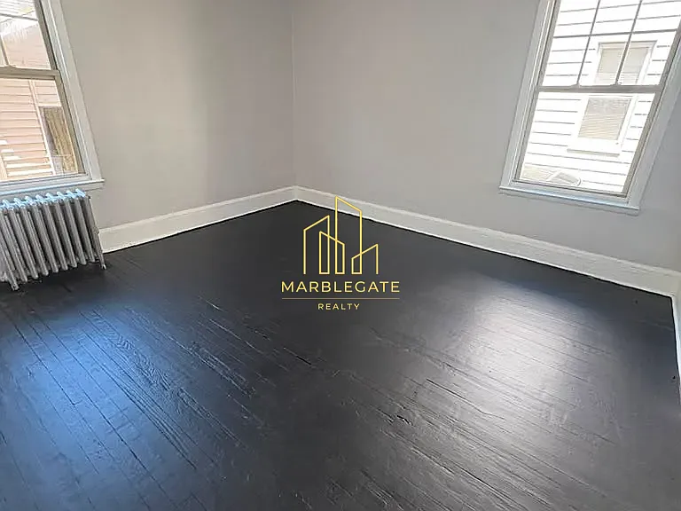 381 Leslie St #22 — Photo 9