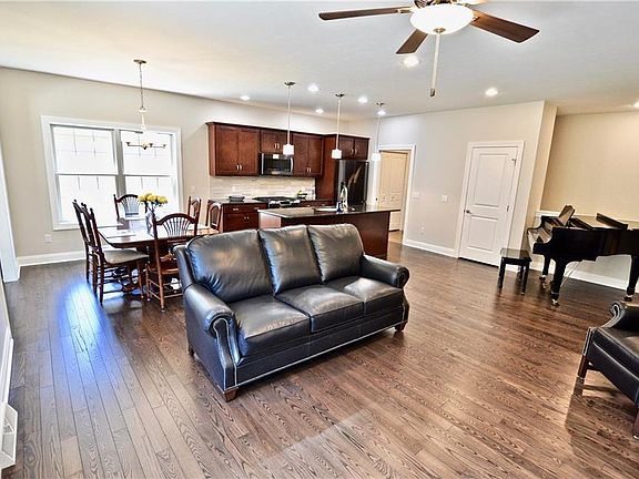 3rd image of 6331 Stonebrook Dr #4