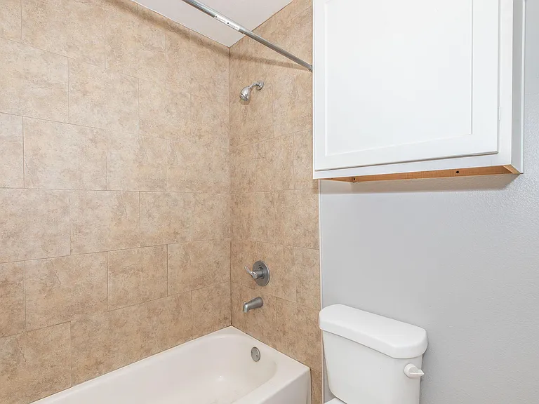 Capewood Apartments — Photo 25