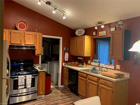 3rd image of 1830 Sandalwood Dr