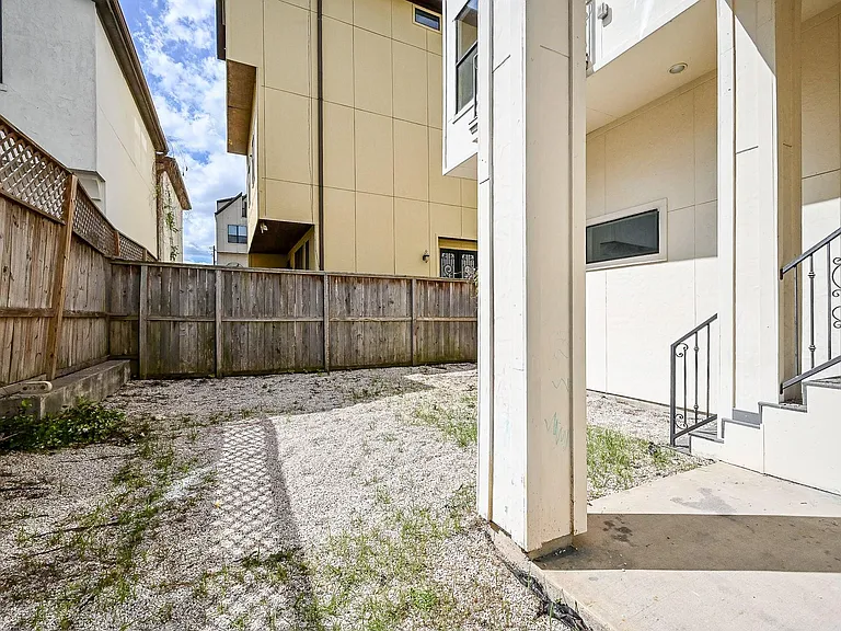 1825 W 24th St — Photo 31