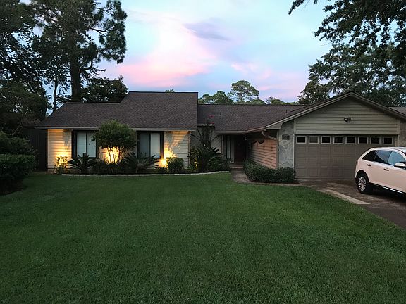 3rd image of 1017 Troon Dr E