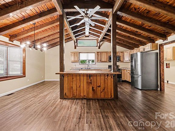 4th image of 265 Alan Cir