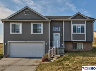 10808 Winding River Dr, Bellevue, NE 68123