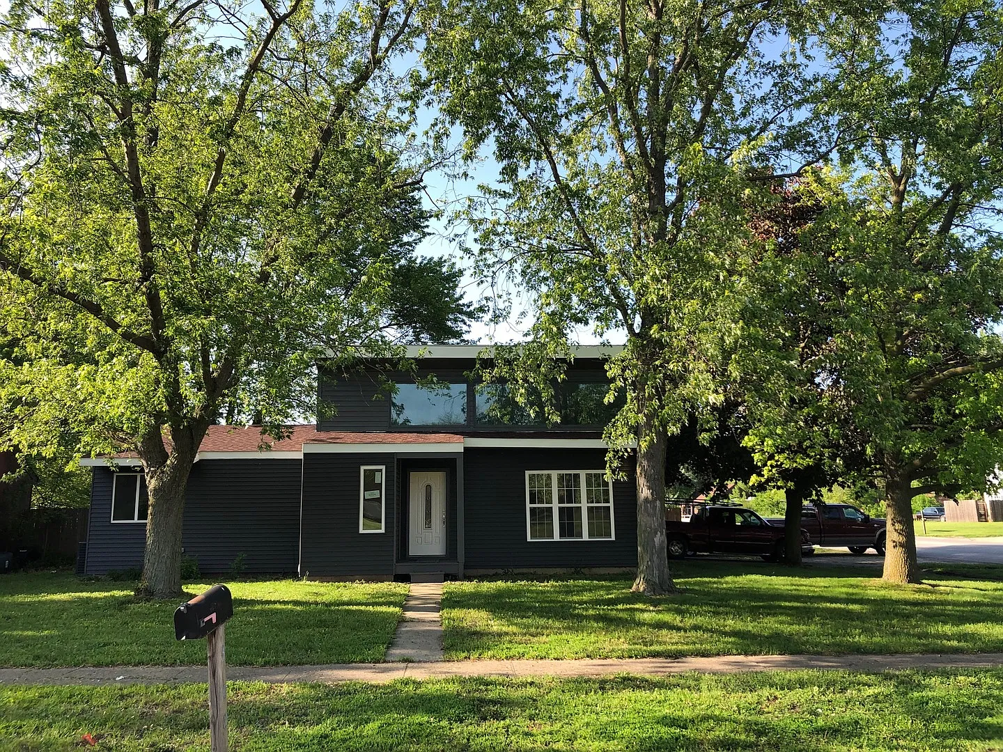 3002 W John St photo 1