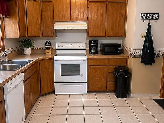 2nd image of 2018 SW Fairlawn Rd