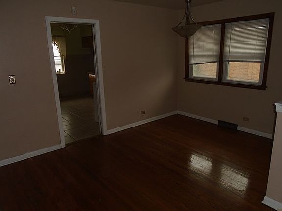 3rd image of 813 Cromwell St