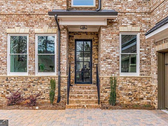 4th image of 909 Sunny Meadows Ln