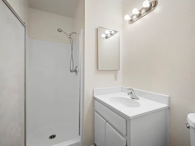 330 Pioneer Dr #6 — Photo 12