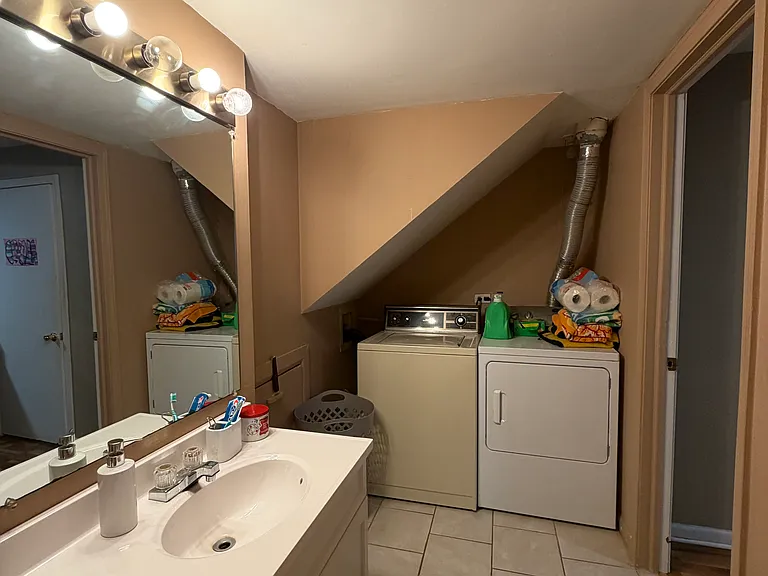 301 Cherrywood Ct — Photo 16