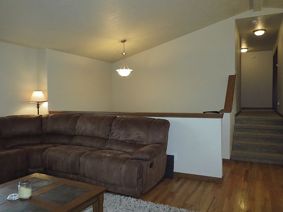 3rd image of 905 Golden Hills Dr