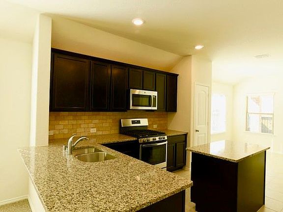 5th image of 1560 Alamandine Ave