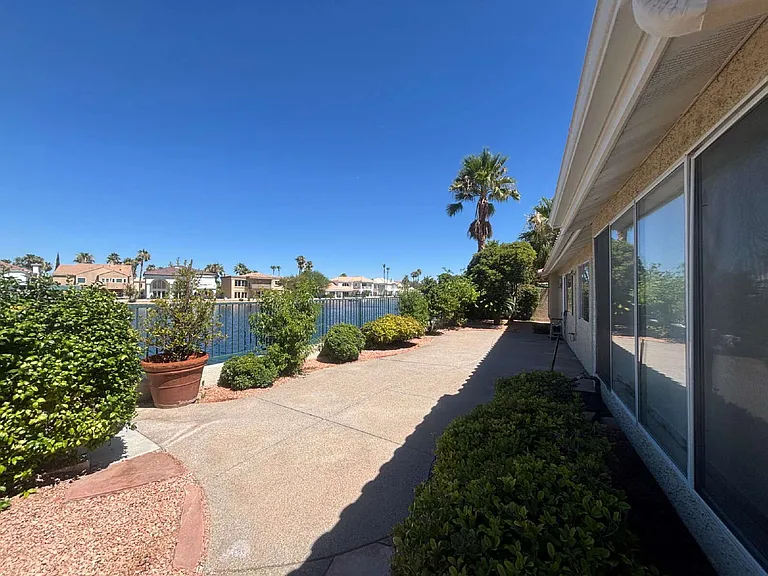 2424 Ocean Front Dr — Photo 8