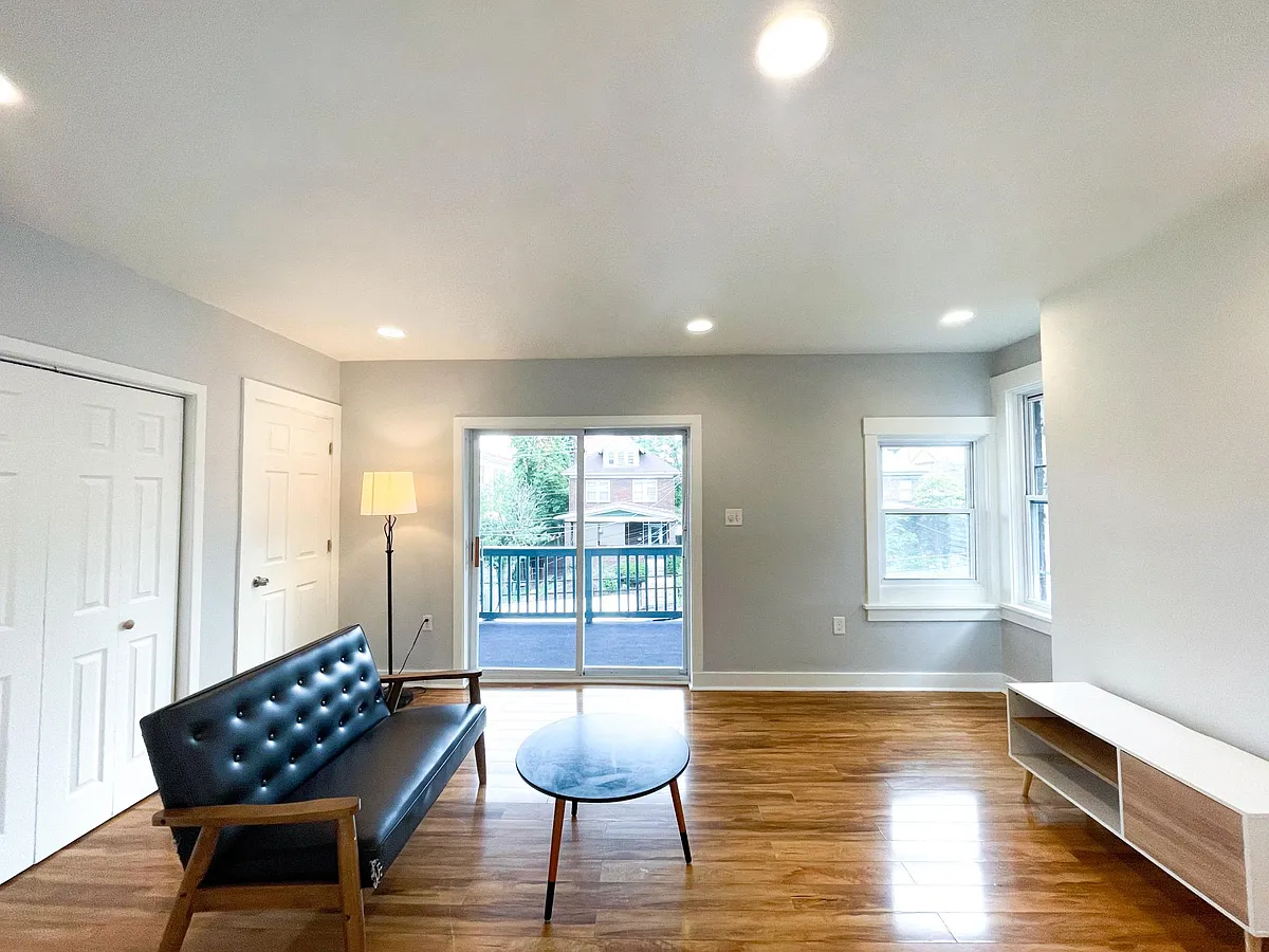 Building Photo - 2355 Tilbury Ave