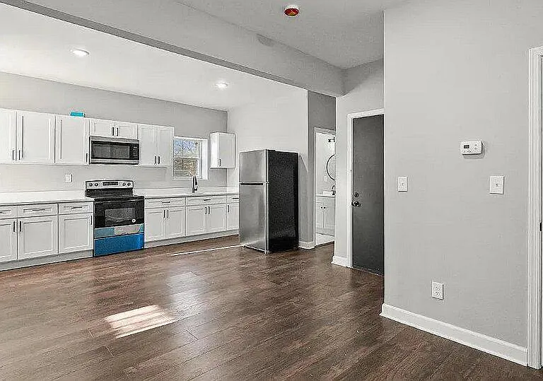 2301 Whittier Ave #2 — Photo 2