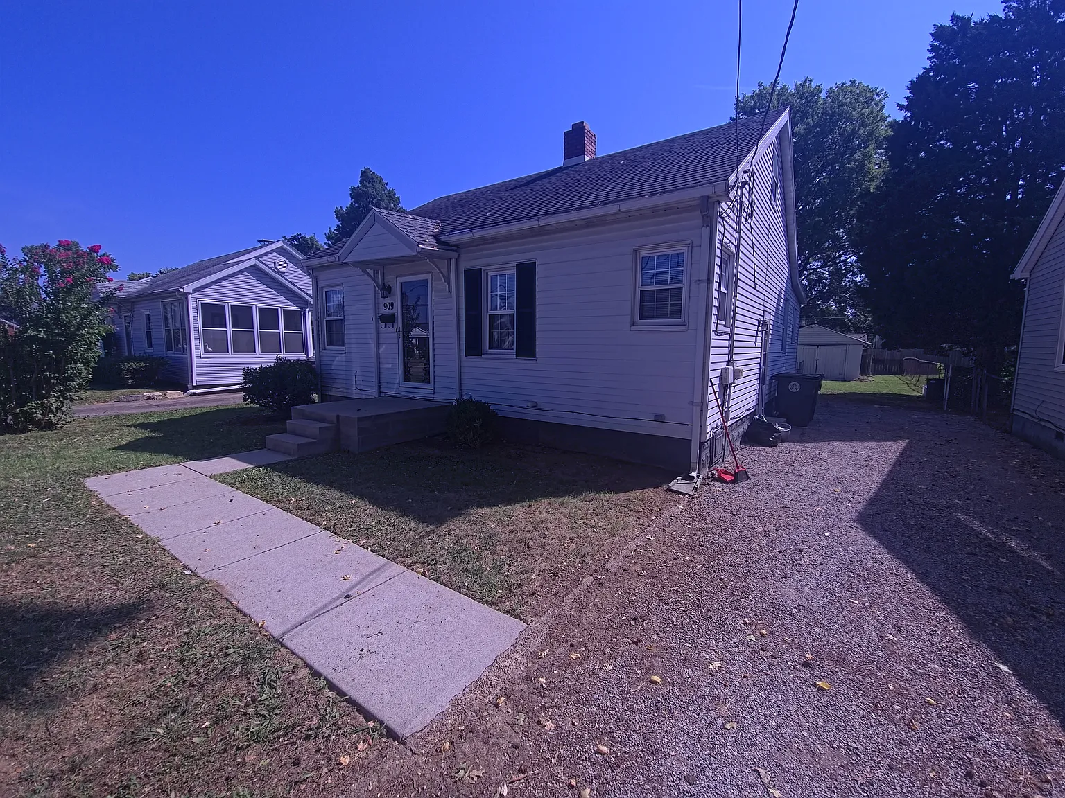 909 N Weinbach Ave — Photo 2