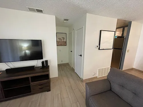 510 N Villa Ct Photo 1