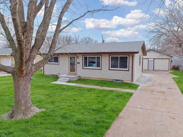 530 S Circle Dr, Derby, KS 67037