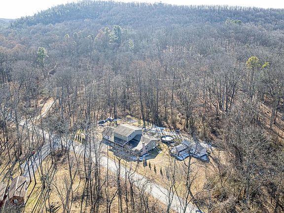 2nd image of 58 Irish Gap Rd