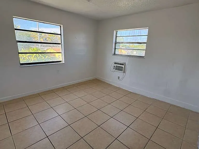 1816 NW 46th St — Photo 19