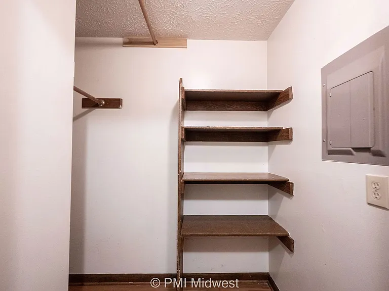 Parkway Apartments — Photo 20