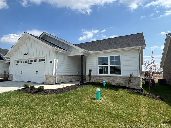 5122 Woodstone Circle #151, Jeffersonville, IN 47130