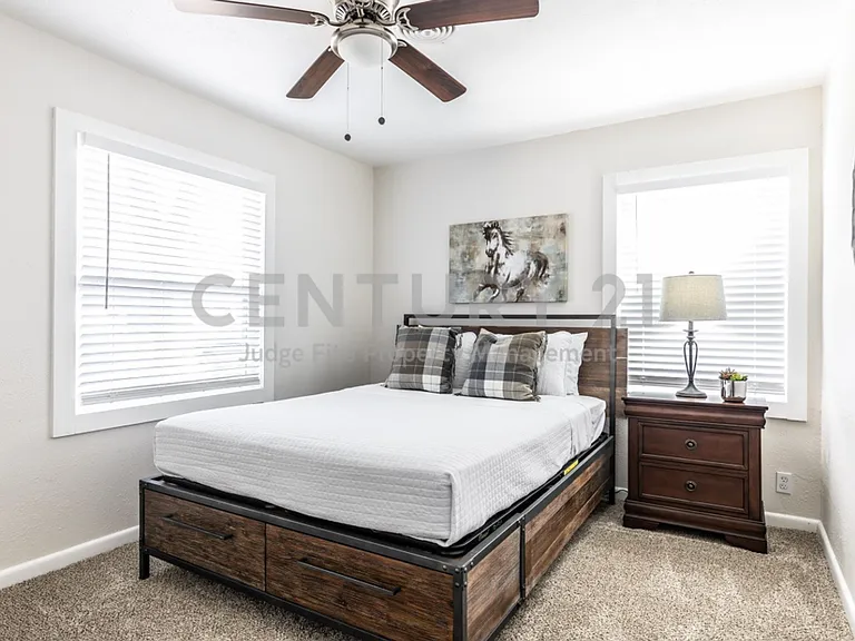 2134 Fenwick Dr — Photo 10