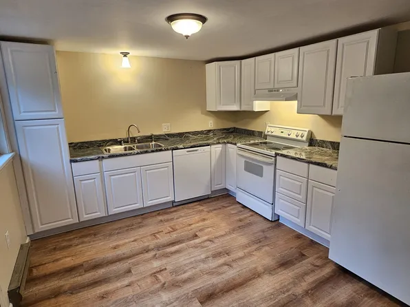 41 Courtland St #3, Pawcatuck, CT 06379