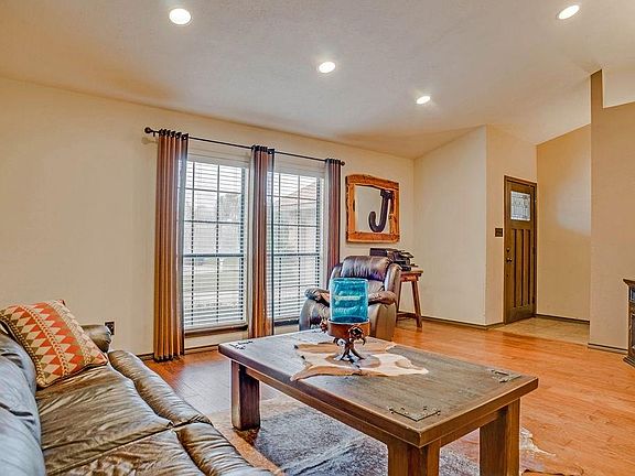 5th image of 4704 Winterhazel Ct