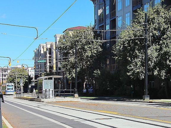 3rd image of 939 Hawthorne Bridge Ct