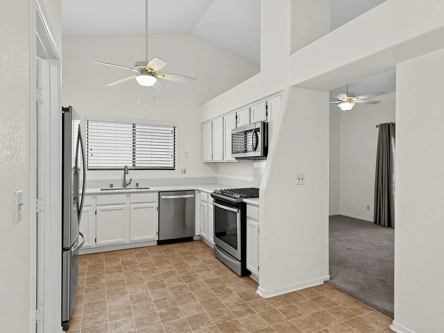 3 bed, 1700 sqft, $2,400 — Photo 4