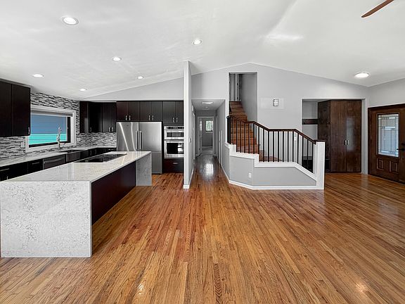 4th image of 2552 NE Lynda Ln