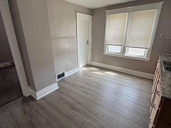 3rd image of 1999 Bailey Ave Unit 2