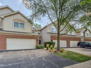 24 Southwicke Dr, Streamwood, IL 60107