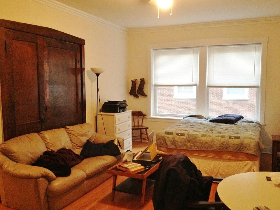1st image of 1950 W Montrose Ave APT 18