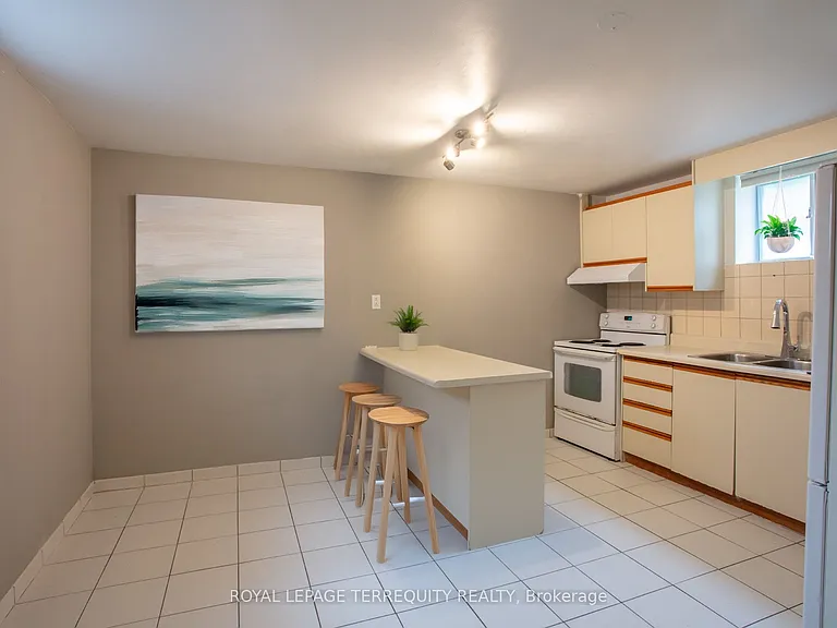 10 Northcliffe Blvd #BASEMENT — Photo 1