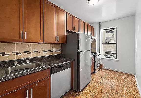 3rd image of 38 Fort Washington Ave APT 24