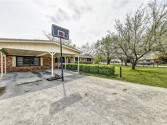 2nd image of 414 Johns Dr