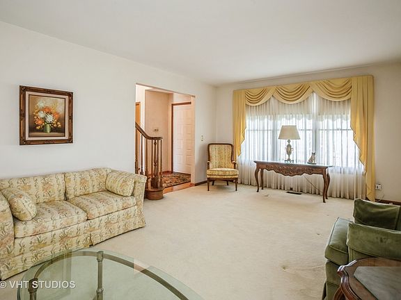 4th image of 700 Berkshire Ct