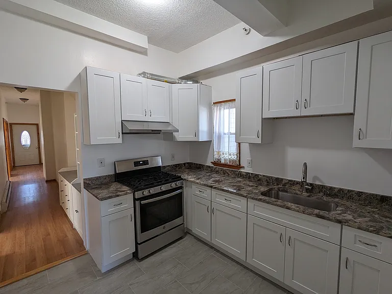 67 Linden Ave #2 — Photo 6