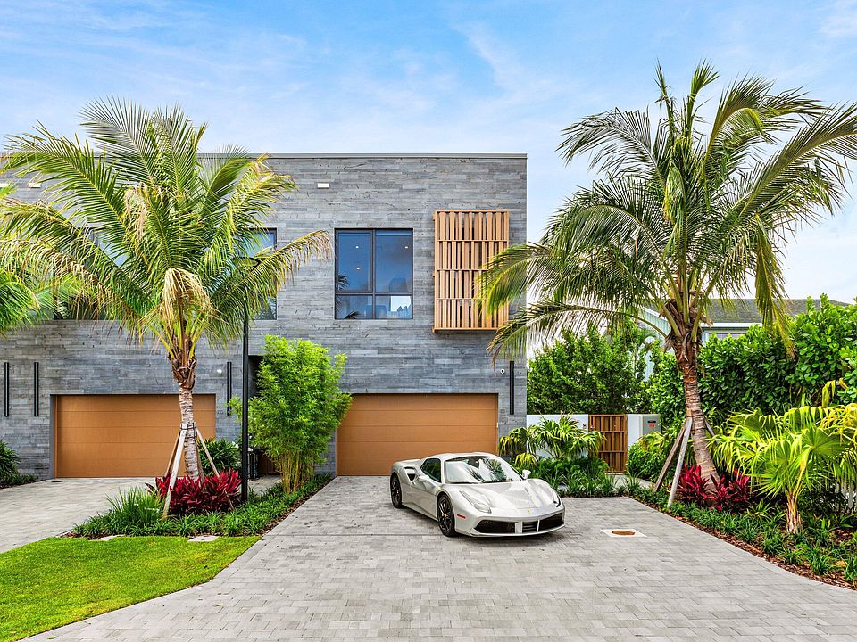 1st image of 917 NE 8th Avenue
