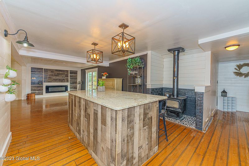 4th image of 43 Hoyt Avenue