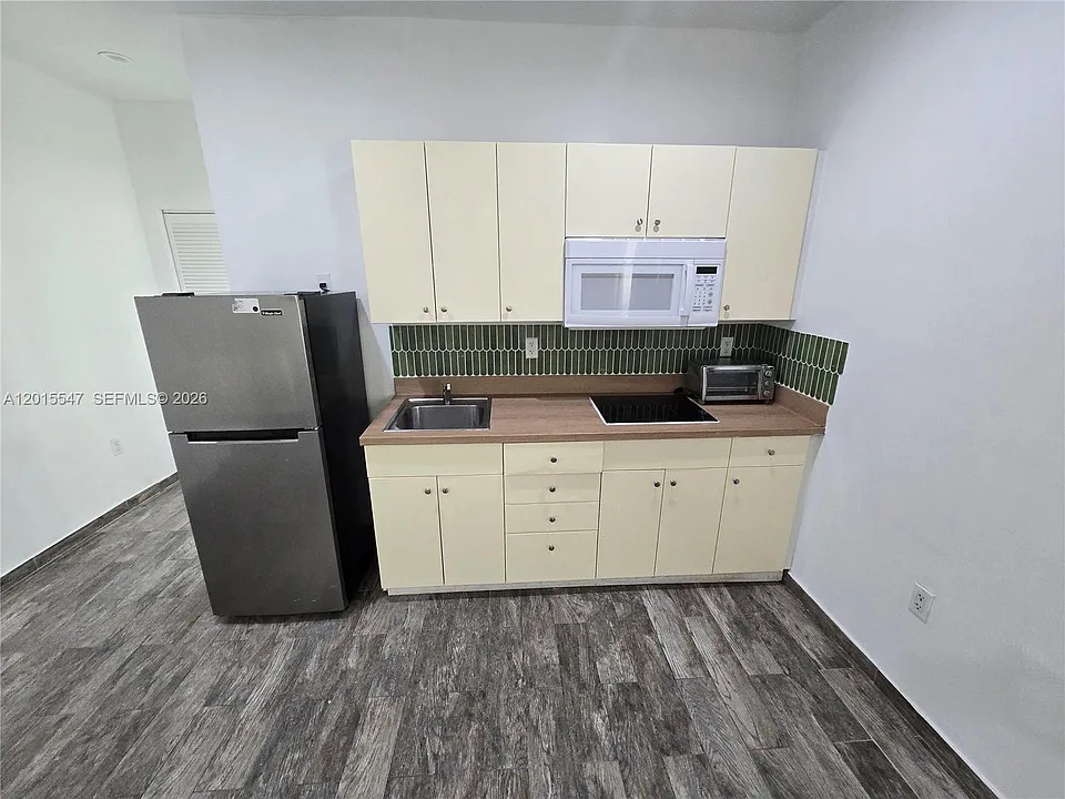 1345 Pennsylvania Ave #5B