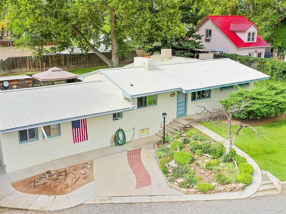 1st image of 105 Park Dr